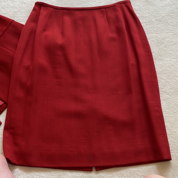 VINTAGE 90’s TAHARI wool suit. Size 8. - Picture 5 of 8